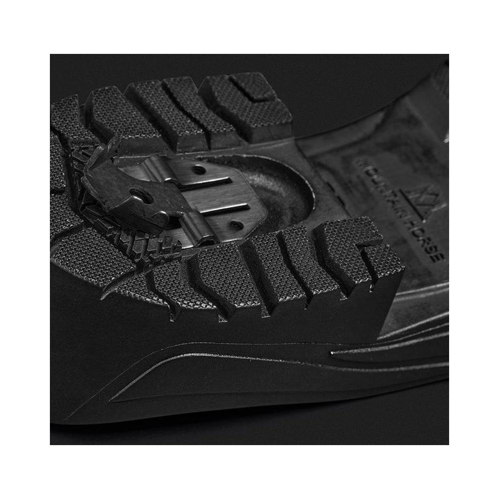 Lämmin ja vedenpitävä talviratsastuskenkä jäisiin olosuhteisiin