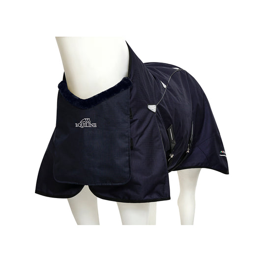 Equiline Bavette pehmeä tekokarvavuoraus suojaamassa hevosen rintaa