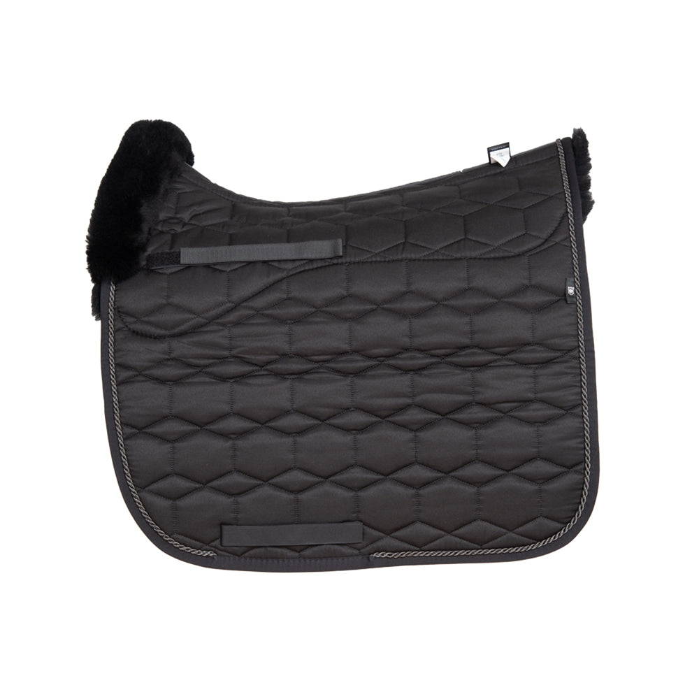 Mattes Koluhuopa lampaankarvalla