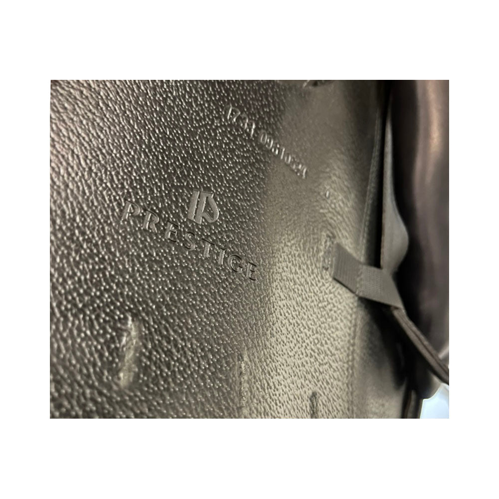 Yksityiskohta Prestige Brillante AS-X -satulan calfskin-nahasta ja huippuluokan viimeistelystä