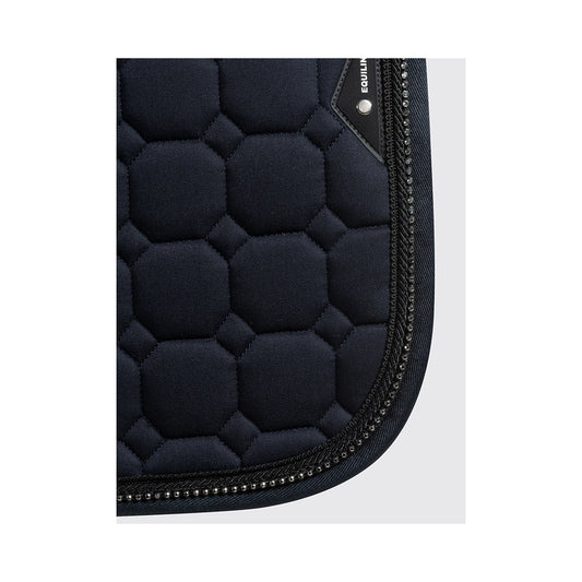 Lähikuva Equiline Octagon -satulahuovan strassiyksityiskohdista ja laadukkaasta tikatusta pinnasta