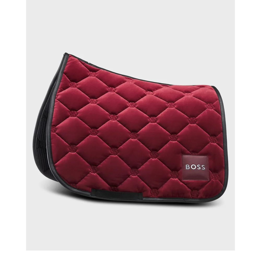 BOSS Equestrian Cabernet Velvet kouluhuopa tumman viininpunaisena, samettinen satulahuopa kouluratsastukseen.