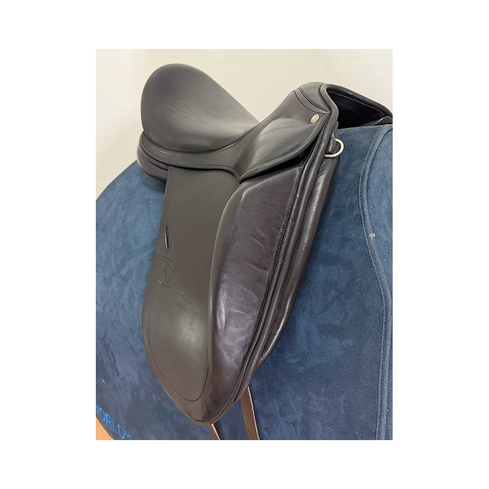 Childéric DSG Dressage 17,5 W käytetty koulusatula musta