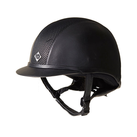 Musta Ayr8 Plus Leatherlook hopeasävyisillä yksityiskohdilla – hillittyä ylellisyyttä ja näyttävää viimeistelyä.