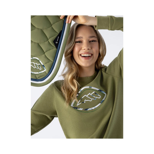 Equiline Eqeben crewneck-collegepaita käytössä tallilla ja vapaa-ajalla