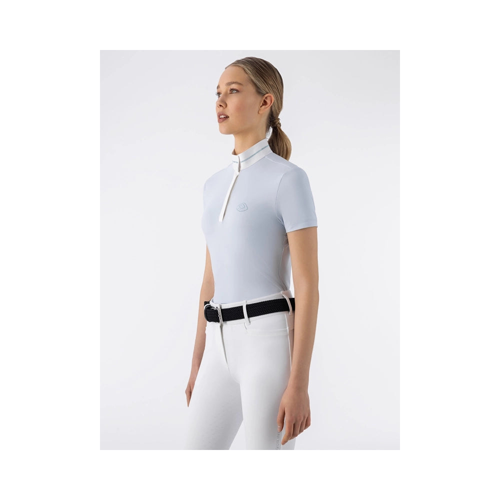 Equiline Eqenkas kilpailupikeepaidan istuvuus sivulta joustavalla ja kevyellä kankaalla
