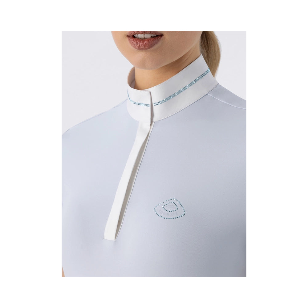 Equiline Eqenkas kilpailupikeepaidan napitus ja microstud-logo edestä sky blue värissä