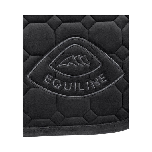 Equiline logo mustassa samettisessa kouluhuovassa, Octagon Velvet satulahuopa