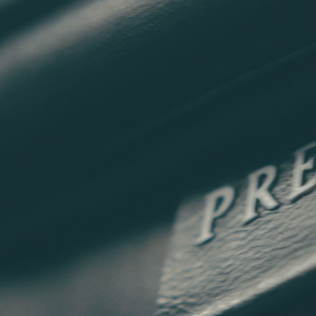 Video esittelee käytetyn Prestige Brillante AS-X D K -yksisiipisen koulusatulan istuvuutta, rakennetta ja viimeistelyä