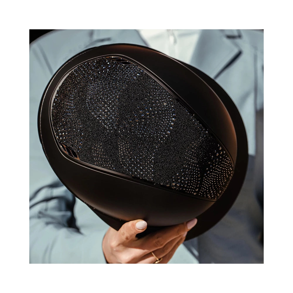 Samshield Miss Shield kustomoitu ratsastuskypärä mustana, tyylikäs ja turvallinen kouluratsastukseen
