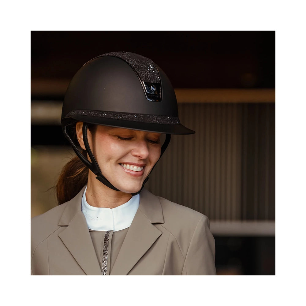 Personoitu Samshield Miss Shield ratsastuskypärä kilpailukäyttöön, moderni ja näyttävä design