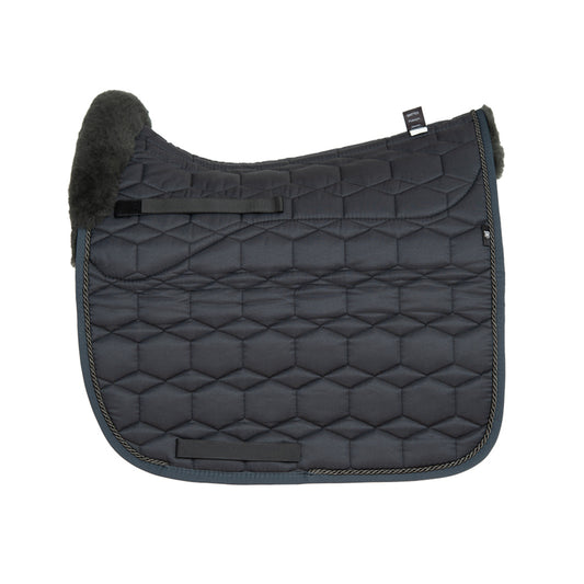 Mattes Koluhuopa lampaankarvalla