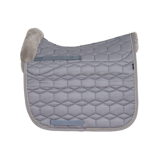 Mattes Koluhuopa lampaankarvalla